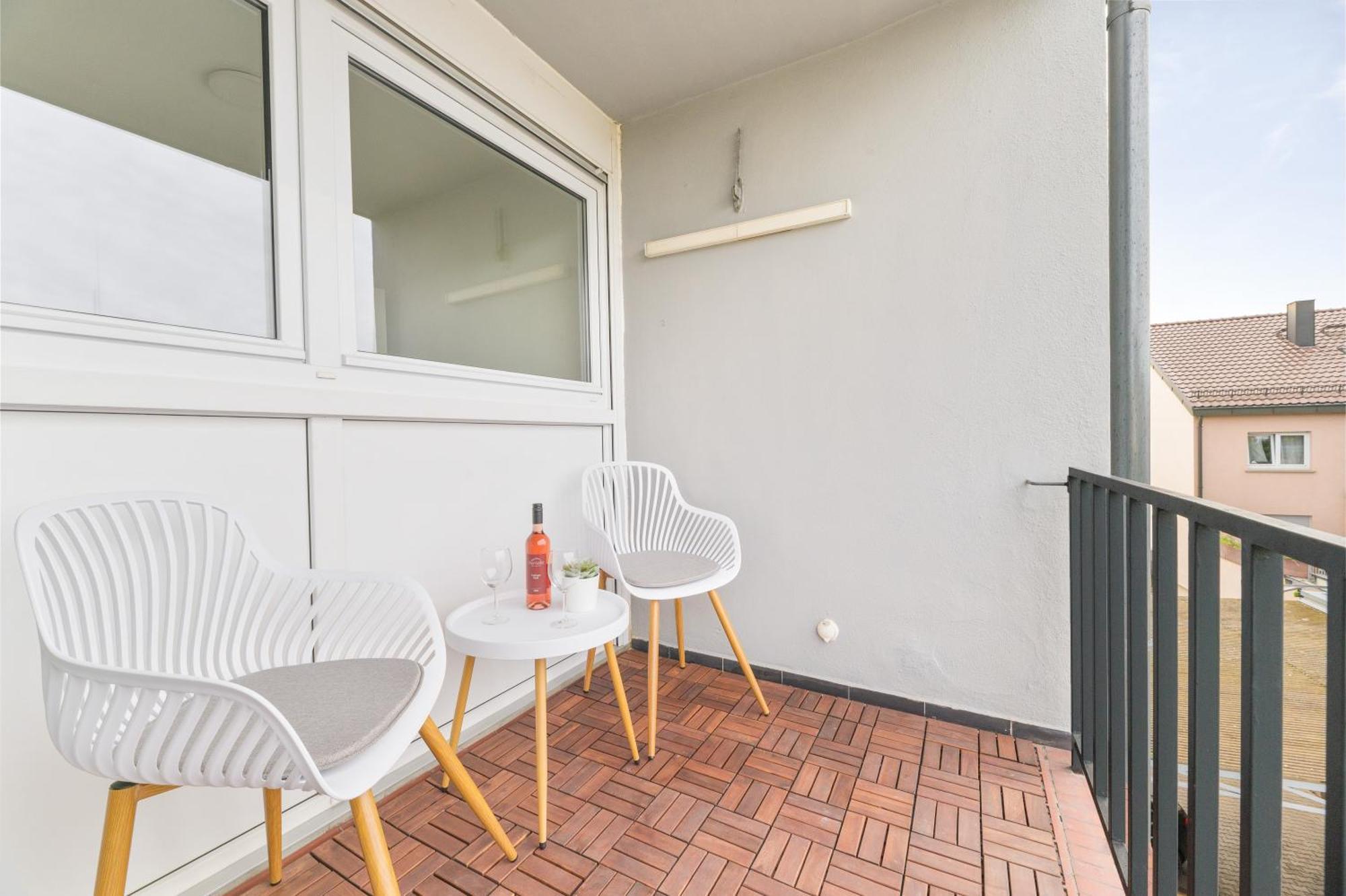 Wohlfuehl-Apartment I Zentral I Balkon I Kueche Fellbach Luaran gambar